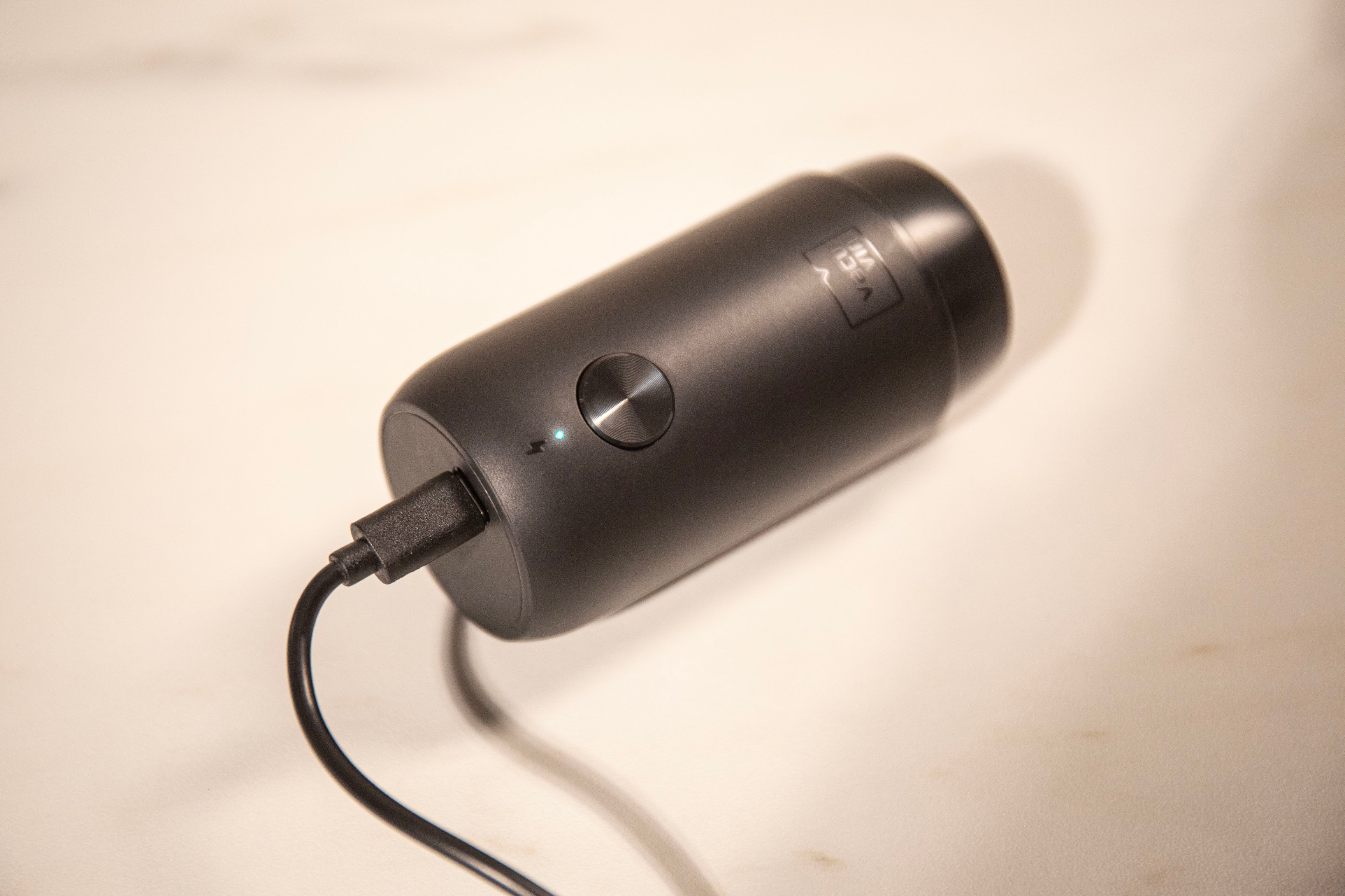 Elektrische Wein-Vakuumpumpe  + 2 Stopfen Adapter, Elektronik, Lampe, mikrofon, Fön