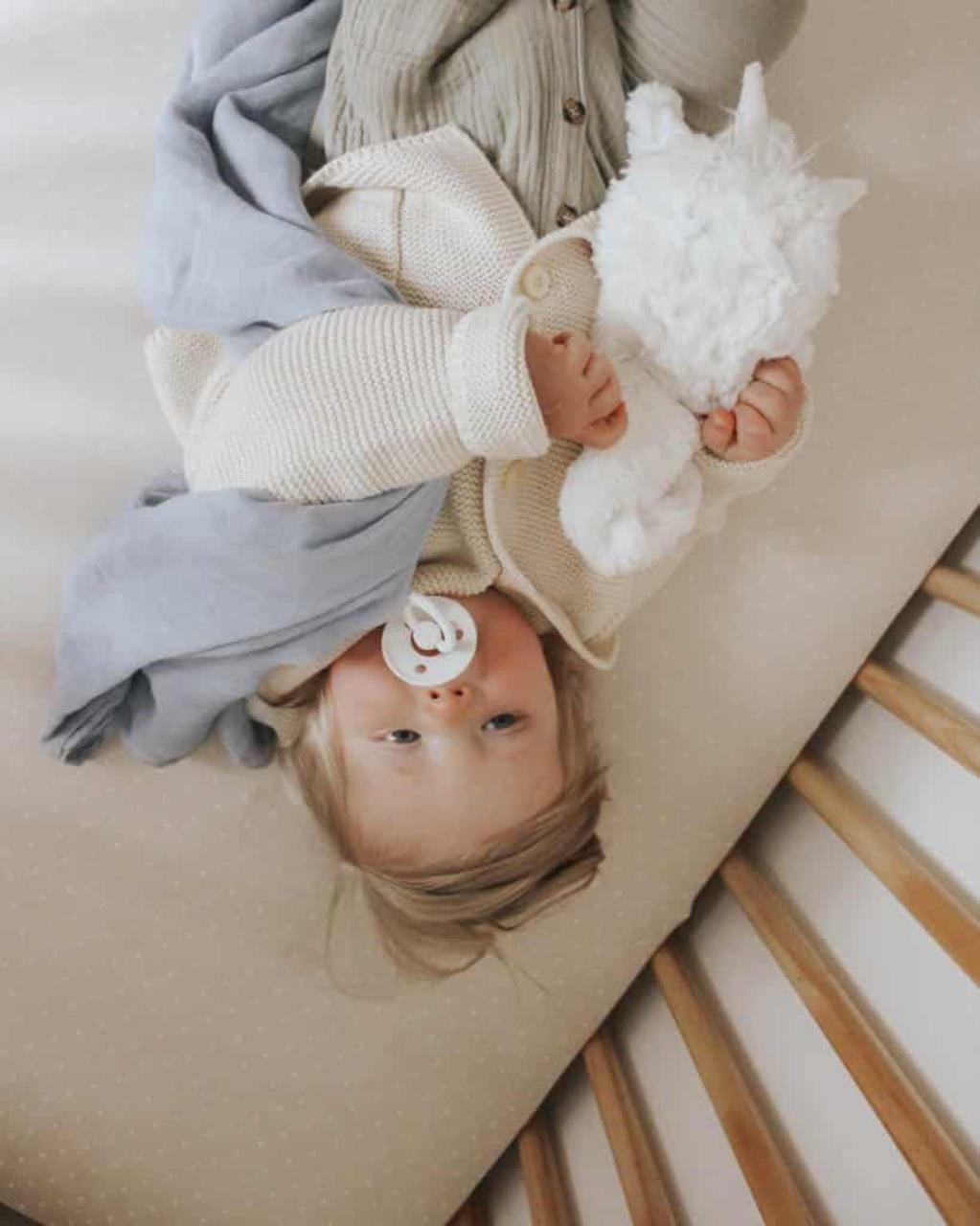 Krippe, Mobiliar, Bett für Säuglinge, Baby, Person