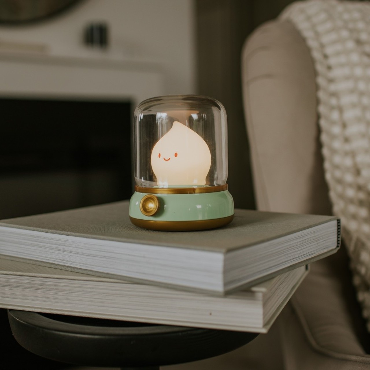 Lampe, dwarf lamp, LED lamp, Glasglocke, grüner Sockel, niedliche Lampe