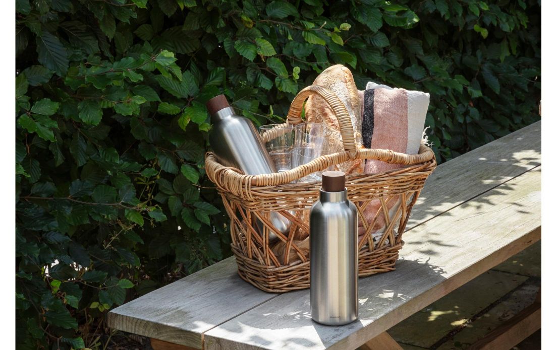 Stainless steel bottle, Aluminium bottle, Water bottle, Picnic basket, Towel in basket, Stainless bottle, Water bottle, Picnic basket, Basket with bottle, Outdoor picnic