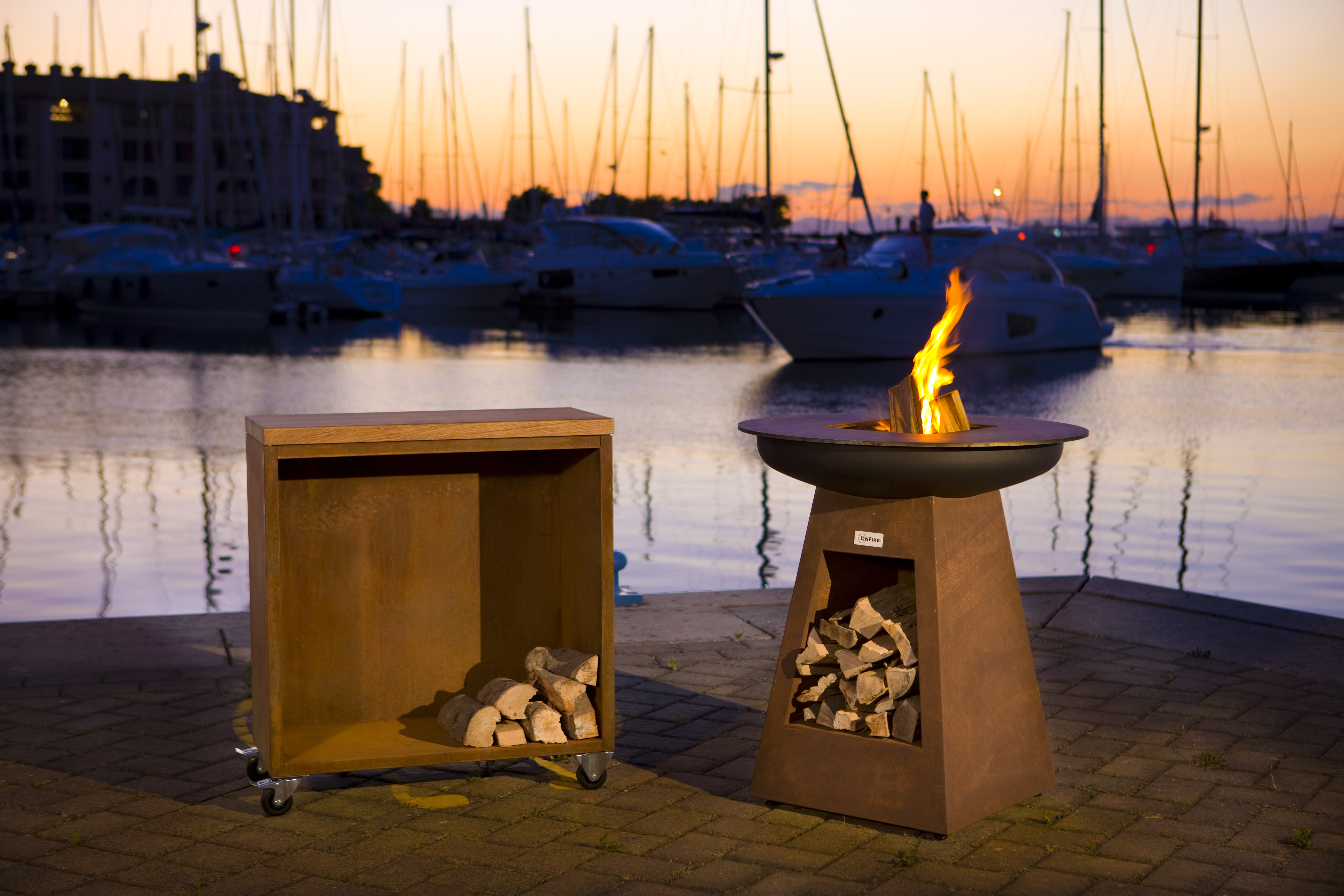 OnFire BBQ 95x86 cm mit Holzlager Cortenstahl
