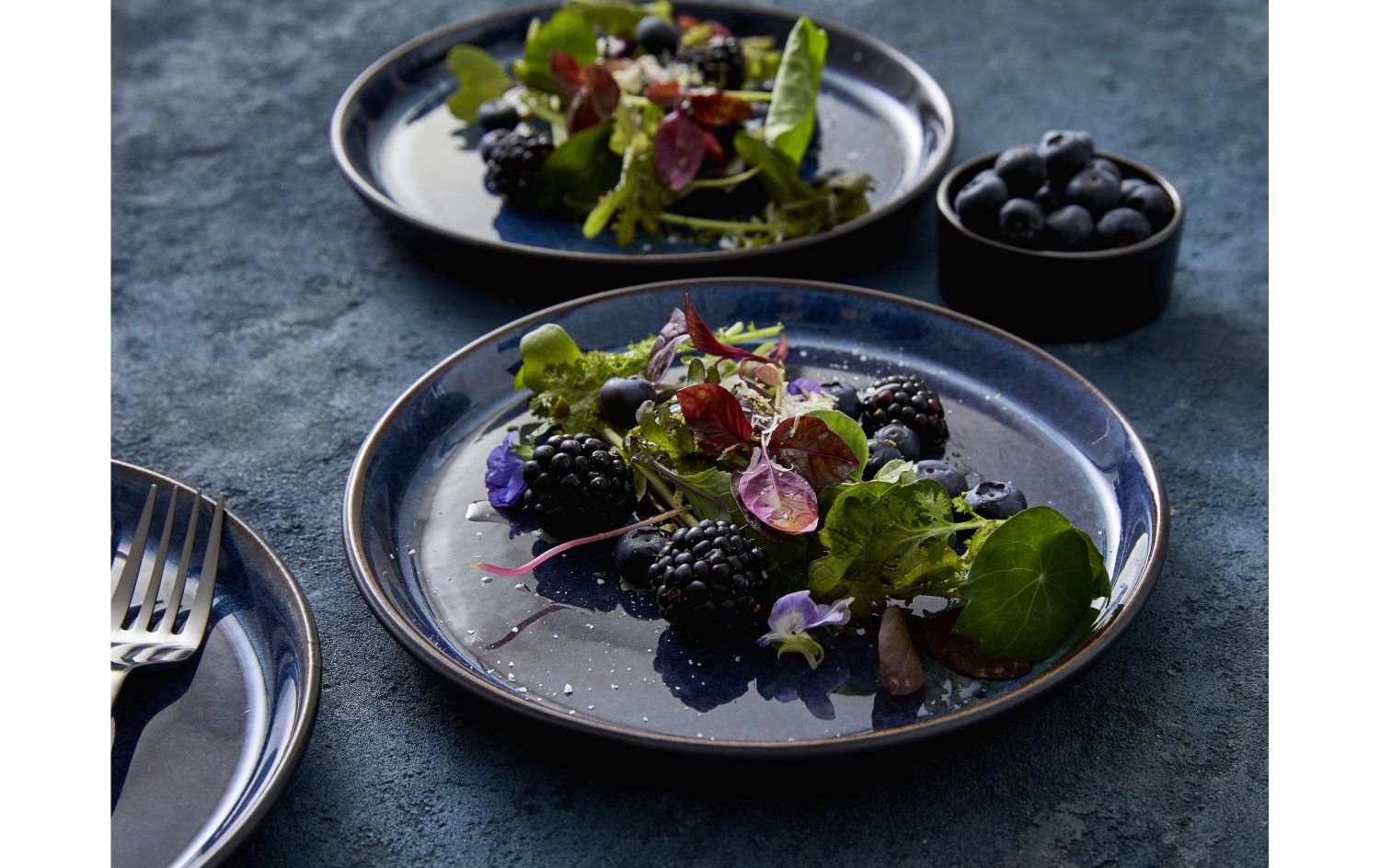 Beeren, Salat, Gemüse, Teller, Schüssel, Beeren, Salat, Blaues Geschirr, Gemüse, Fruchtbeere