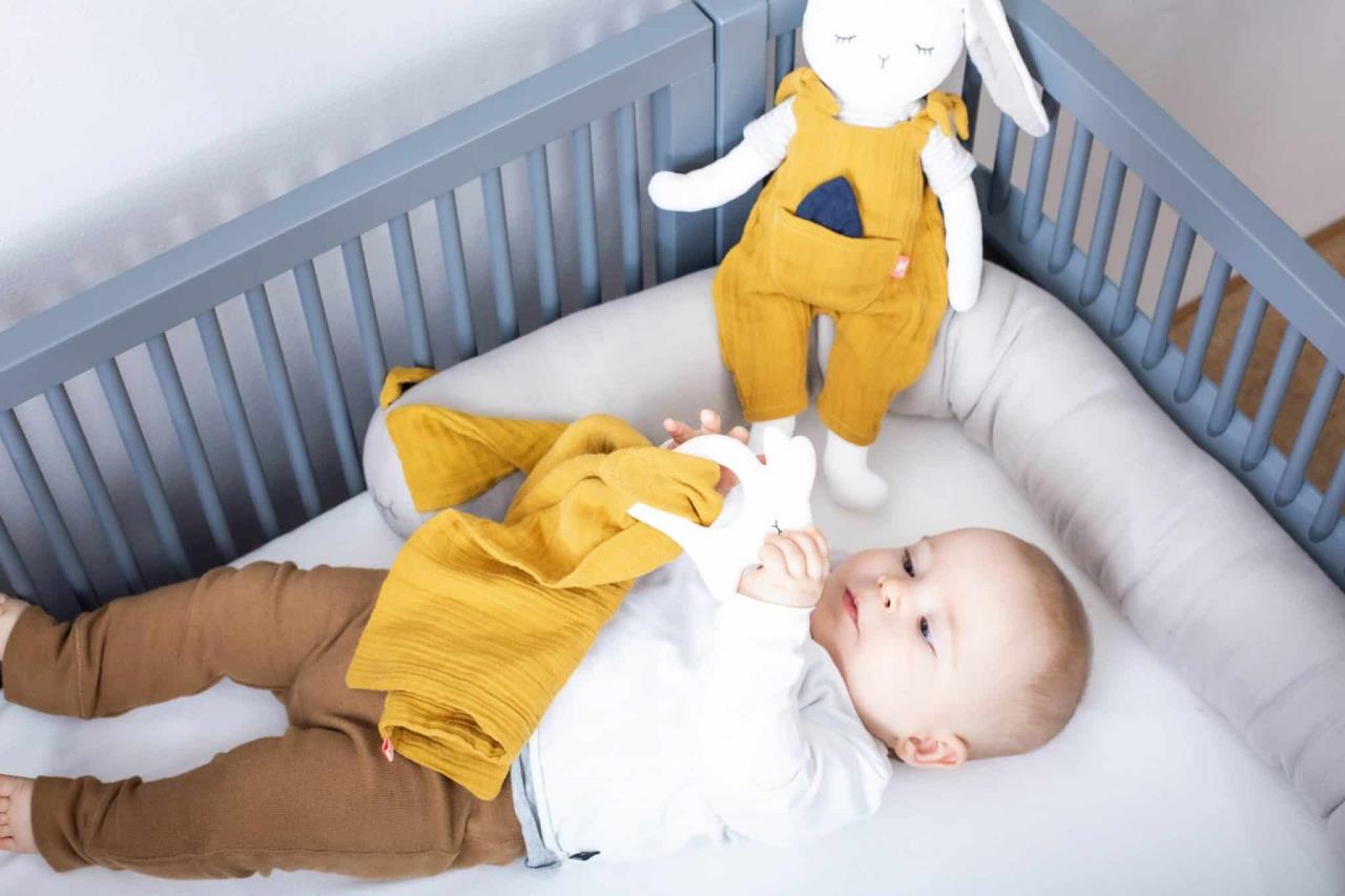 Kautschukhase mit Muslin, senfgelb