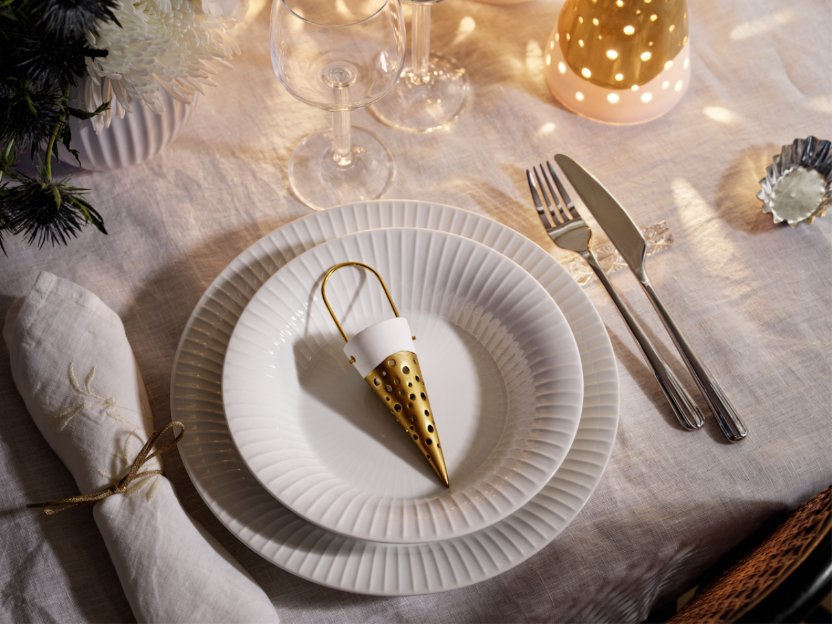 Essen, Präsentation des Essens, Teller, Besteck, Gabel