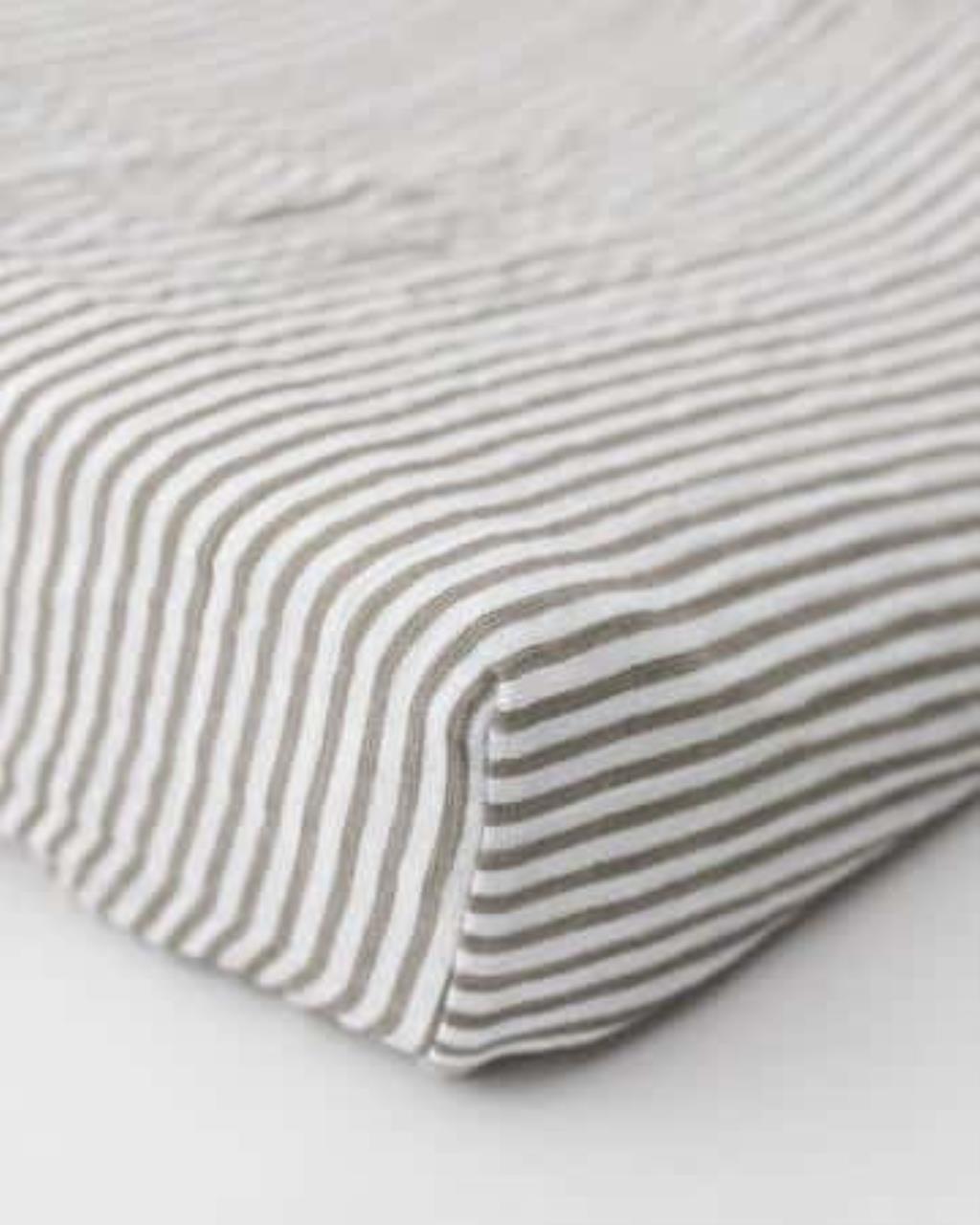Baumwoll-Muslin Überzug für Wickelunterlage Grey Stripe