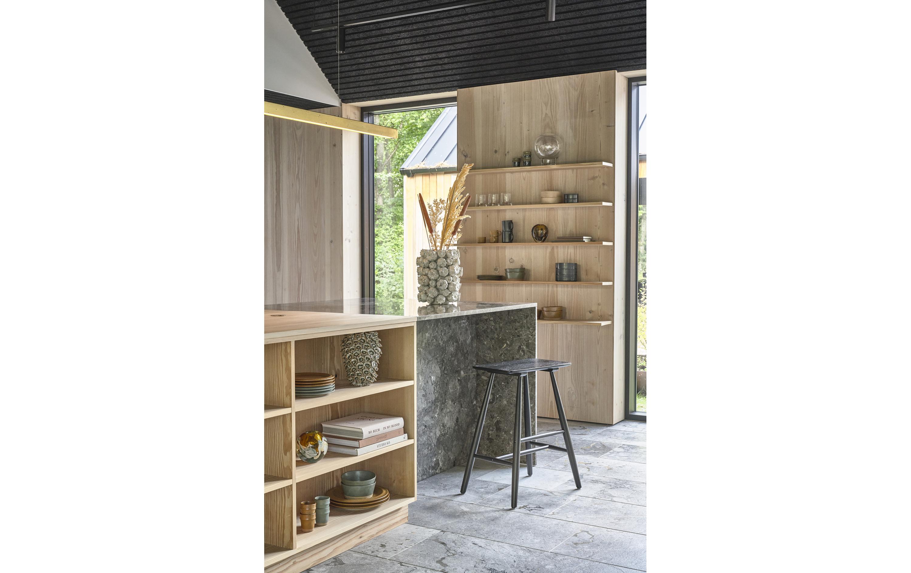 Drinnen, Innenarchitektur, Paneele aus Holz, Mobiliar