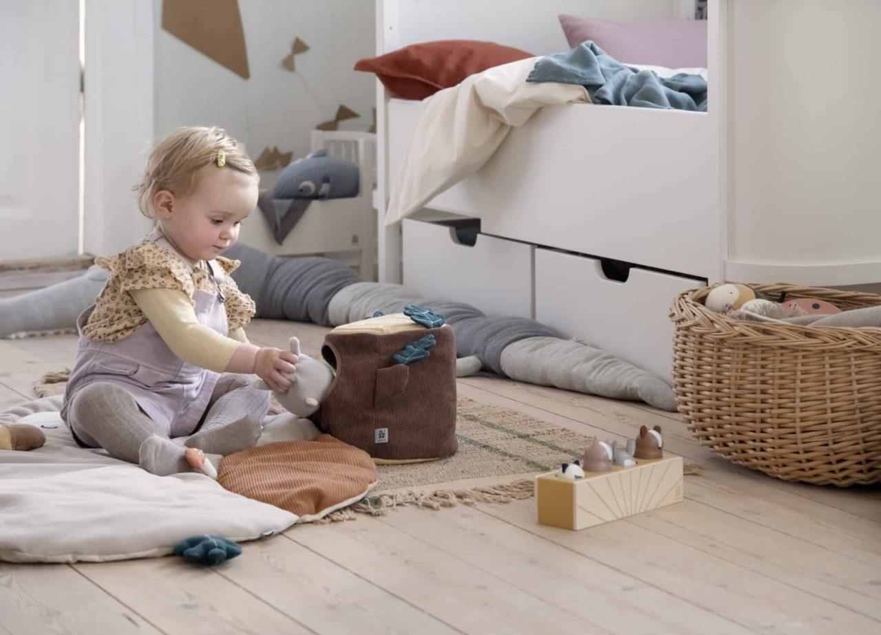 Person, Sitzen, Kleidung, Handschuh, Inneneinrichtung